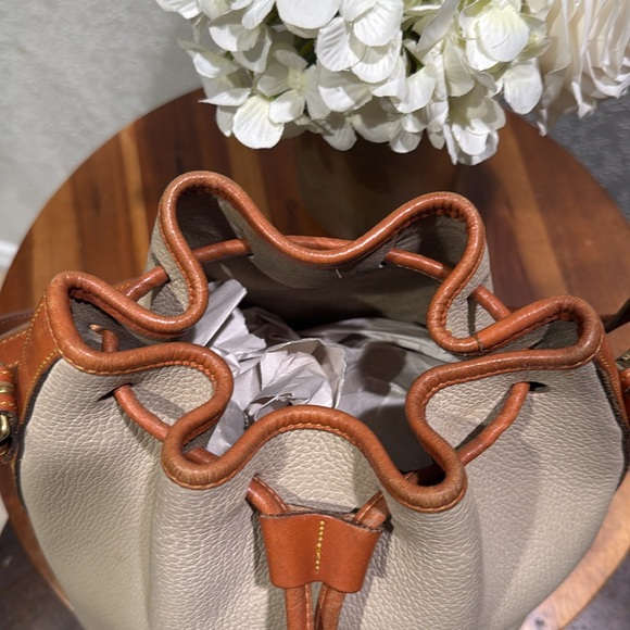 Dooney & Bourke A6-898762 Vintage Bucket Shoulder Bag - Picture 13 of 16